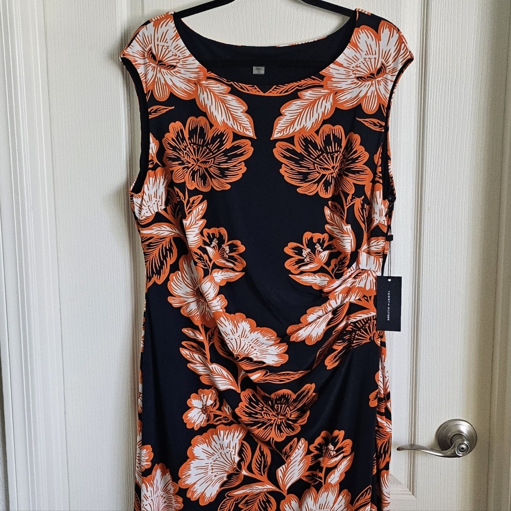 NEW Tommy Hilfiger Summer Dress - Hawaiian Flowers on Black Background - Size 16